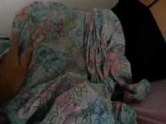 Playing with my girlfriend's round and hawt ass while she's asleep